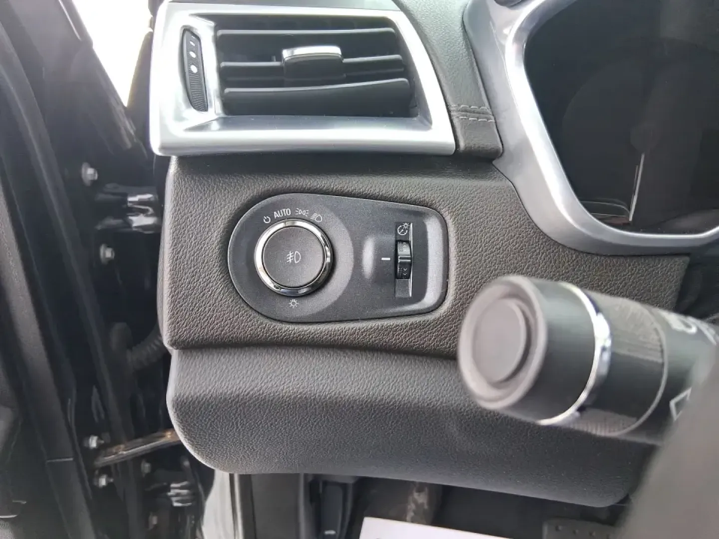 2014 Cadillac SRX Performance Collection (3GYFNCE38ES) with an 3.6L V-6 gasoline direct injection engine, 6-Speed Automatic transmission, located at 1099 N County Rd 25A, Troy, OH, 45373, (937) 908-9800, 40.057079, -84.212883 - **Experience Luxury and Versatility with the 2014 Cadillac SRX Performance Collection at Advantage Car and Credit - Riverside!**<br /> <br /> Are you in search of a vehicle that accommodates both your daily commutes and weekend adventures while ensuring you travel in style? Look no further than the - Photo#17