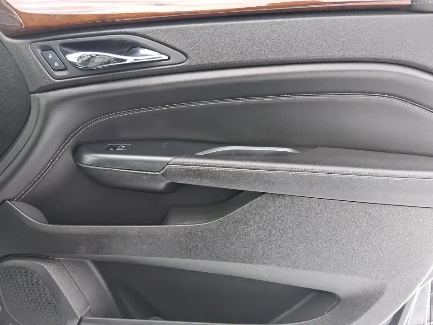 2014 Cadillac SRX Performance Collection (3GYFNCE38ES) with an 3.6L V-6 gasoline direct injection engine, 6-Speed Automatic transmission, located at 1099 N County Rd 25A, Troy, OH, 45373, (937) 908-9800, 40.057079, -84.212883 - **Experience Luxury and Versatility with the 2014 Cadillac SRX Performance Collection at Advantage Car and Credit - Riverside!**<br /> <br /> Are you in search of a vehicle that accommodates both your daily commutes and weekend adventures while ensuring you travel in style? Look no further than the - Photo#20