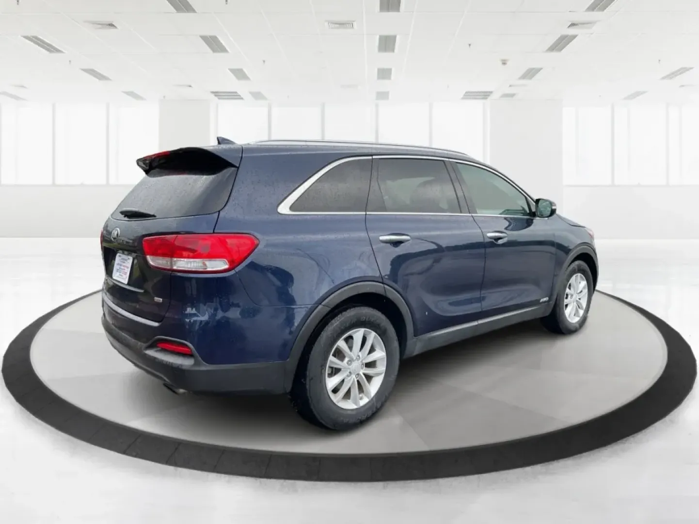 2018 Kia Sorento 2.4L LX (5XYPGDA30JG) with an 2.4L I-4 gasoline direct injection engine, located at 1230 East Main St, Xenia, OH, 45385, (937) 908-9800, 39.688026, -83.910172 - 2018 Kia Sorento 2.4L LX - Photo#2