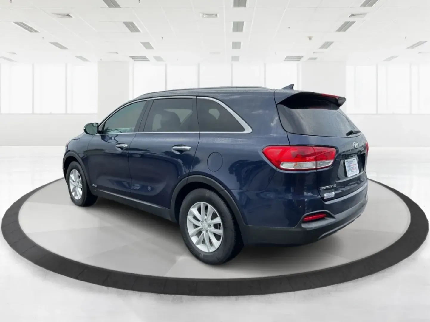 2018 Kia Sorento 2.4L LX (5XYPGDA30JG) with an 2.4L I-4 gasoline direct injection engine, located at 1230 East Main St, Xenia, OH, 45385, (937) 908-9800, 39.688026, -83.910172 - 2018 Kia Sorento 2.4L LX - Photo#4