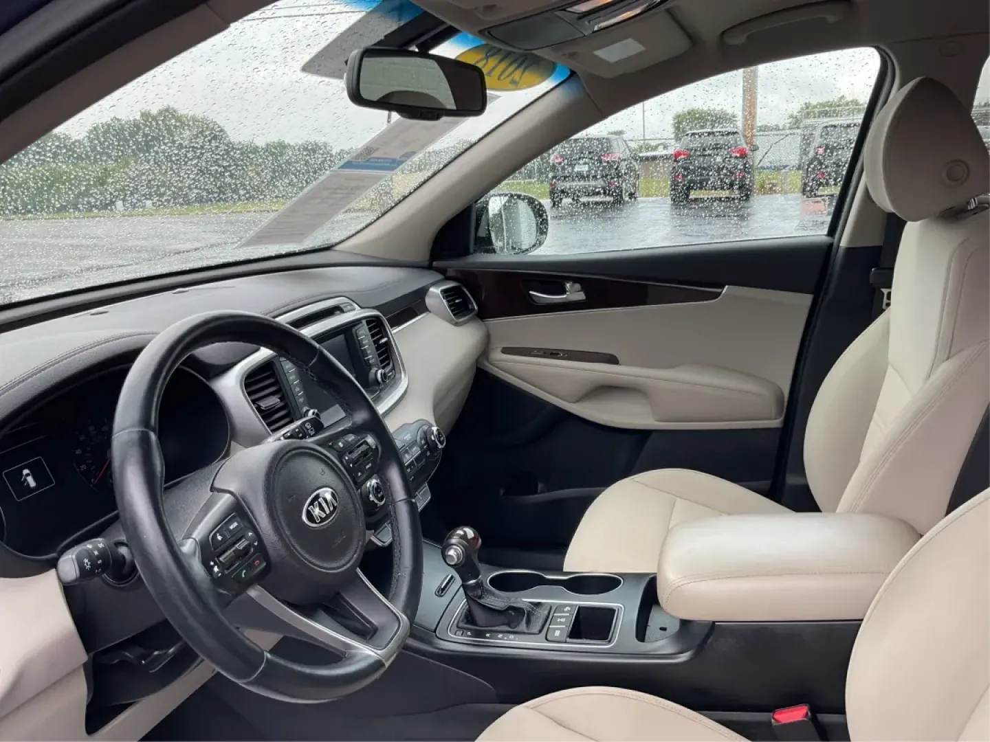 2018 Kia Sorento 2.4L LX (5XYPGDA30JG) with an 2.4L I-4 gasoline direct injection engine, located at 1230 East Main St, Xenia, OH, 45385, (937) 908-9800, 39.688026, -83.910172 - 2018 Kia Sorento 2.4L LX - Photo#9