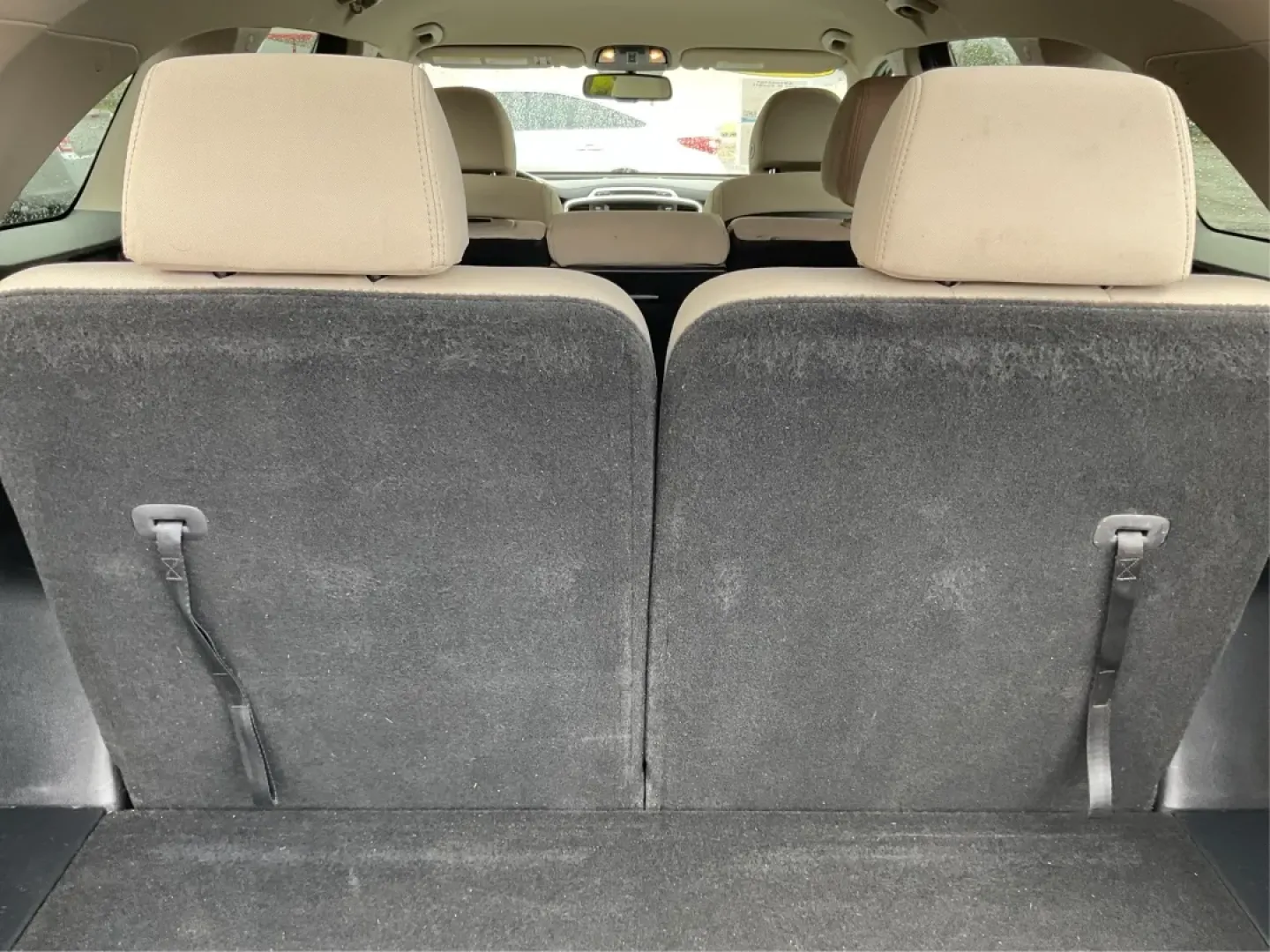 2018 Kia Sorento 2.4L LX (5XYPGDA30JG) with an 2.4L I-4 gasoline direct injection engine, located at 1230 East Main St, Xenia, OH, 45385, (937) 908-9800, 39.688026, -83.910172 - 2018 Kia Sorento 2.4L LX - Photo#12