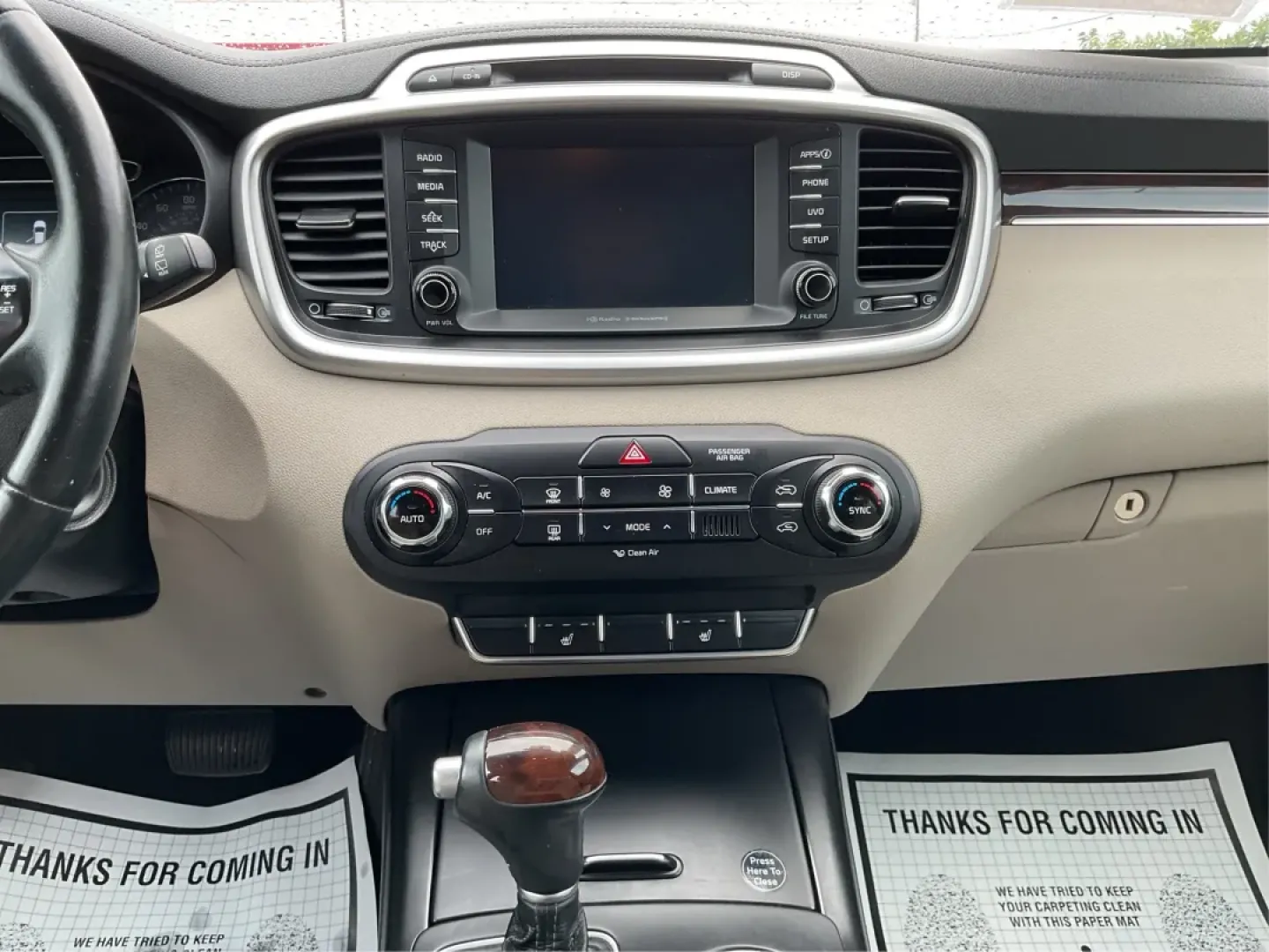 2018 Kia Sorento 2.4L LX (5XYPGDA30JG) with an 2.4L I-4 gasoline direct injection engine, located at 1230 East Main St, Xenia, OH, 45385, (937) 908-9800, 39.688026, -83.910172 - 2018 Kia Sorento 2.4L LX - Photo#13