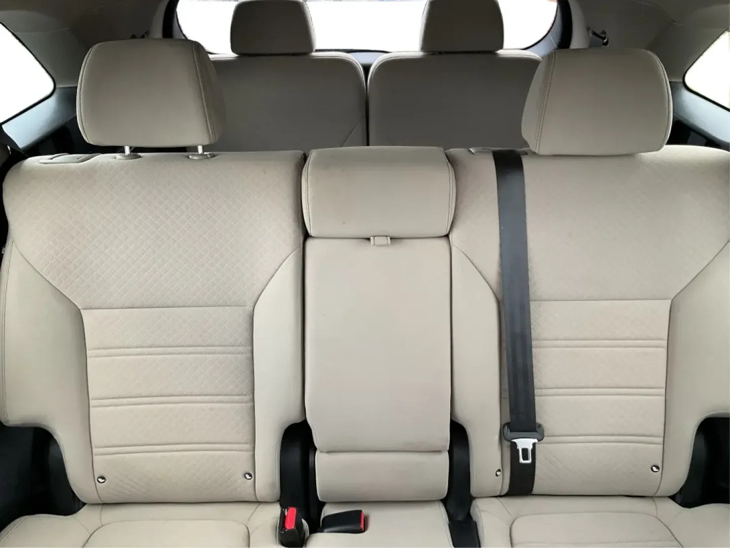 2018 Kia Sorento 2.4L LX (5XYPGDA30JG) with an 2.4L I-4 gasoline direct injection engine, located at 1230 East Main St, Xenia, OH, 45385, (937) 908-9800, 39.688026, -83.910172 - 2018 Kia Sorento 2.4L LX - Photo#14