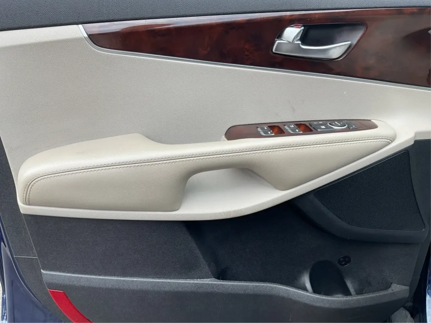 2018 Kia Sorento 2.4L LX (5XYPGDA30JG) with an 2.4L I-4 gasoline direct injection engine, located at 1230 East Main St, Xenia, OH, 45385, (937) 908-9800, 39.688026, -83.910172 - 2018 Kia Sorento 2.4L LX - Photo#18