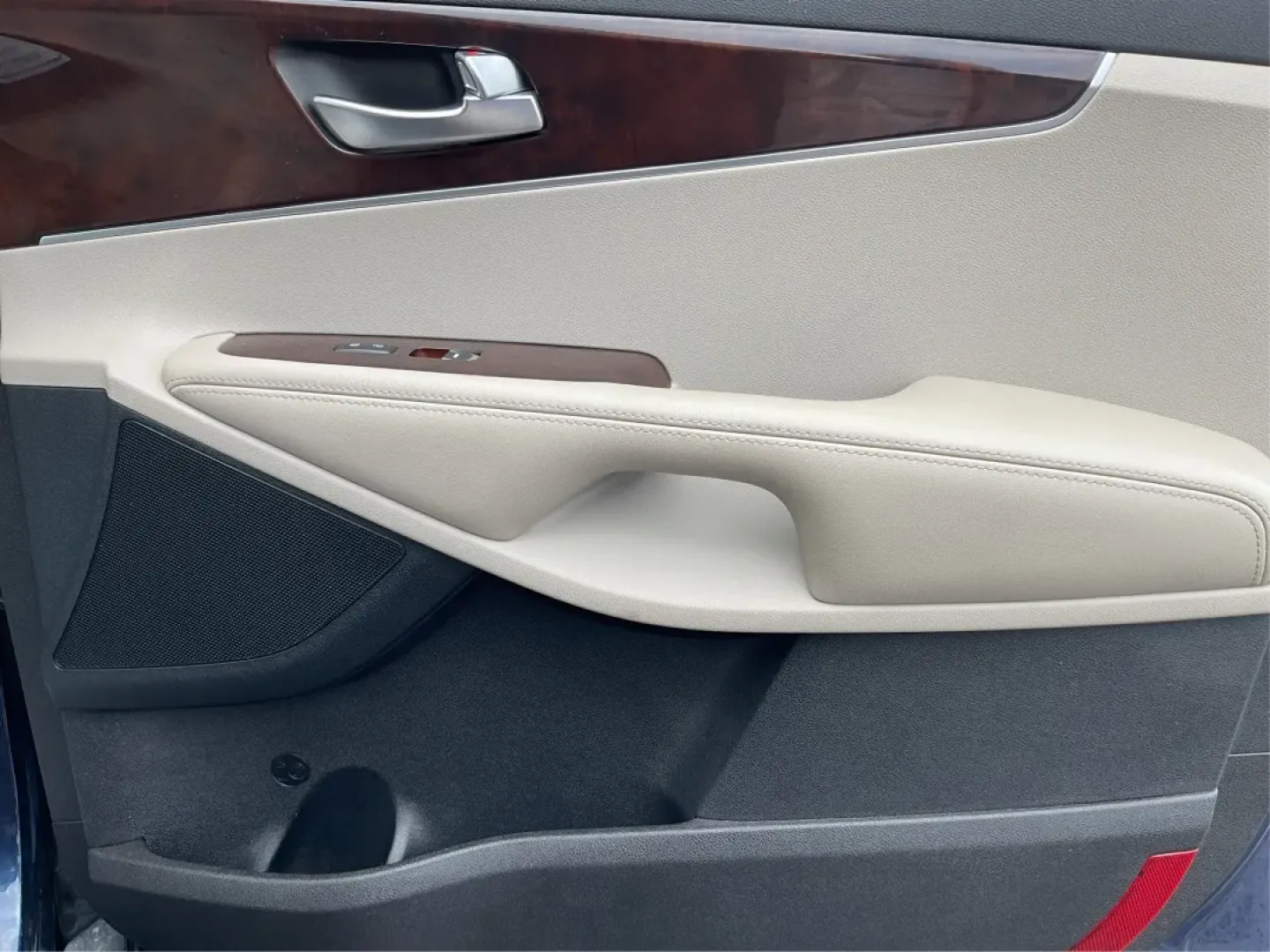 2018 Kia Sorento 2.4L LX (5XYPGDA30JG) with an 2.4L I-4 gasoline direct injection engine, located at 1230 East Main St, Xenia, OH, 45385, (937) 908-9800, 39.688026, -83.910172 - 2018 Kia Sorento 2.4L LX - Photo#19