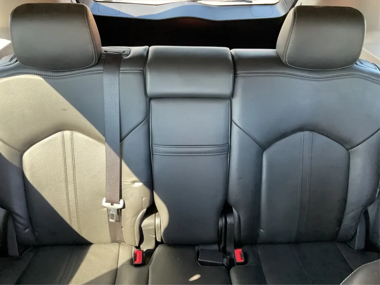 2014 Cadillac SRX Luxury Collection (3GYFNBE30ES) with an 3.6L V-6 gasoline direct injection engine, located at 1230 East Main St, Xenia, OH, 45385, (937) 908-9800, 39.688026, -83.910172 - ### Experience Luxury and Versatility with the 2014 Cadillac SRX Luxury Collection at Advantage Car and Credit - Fairborn!<br /> <br /> Are you in search of the perfect vehicle to elevate your lifestyle? Whether you're a growing family needing a spacious ride, a commuter looking for comfort during l - Photo#14