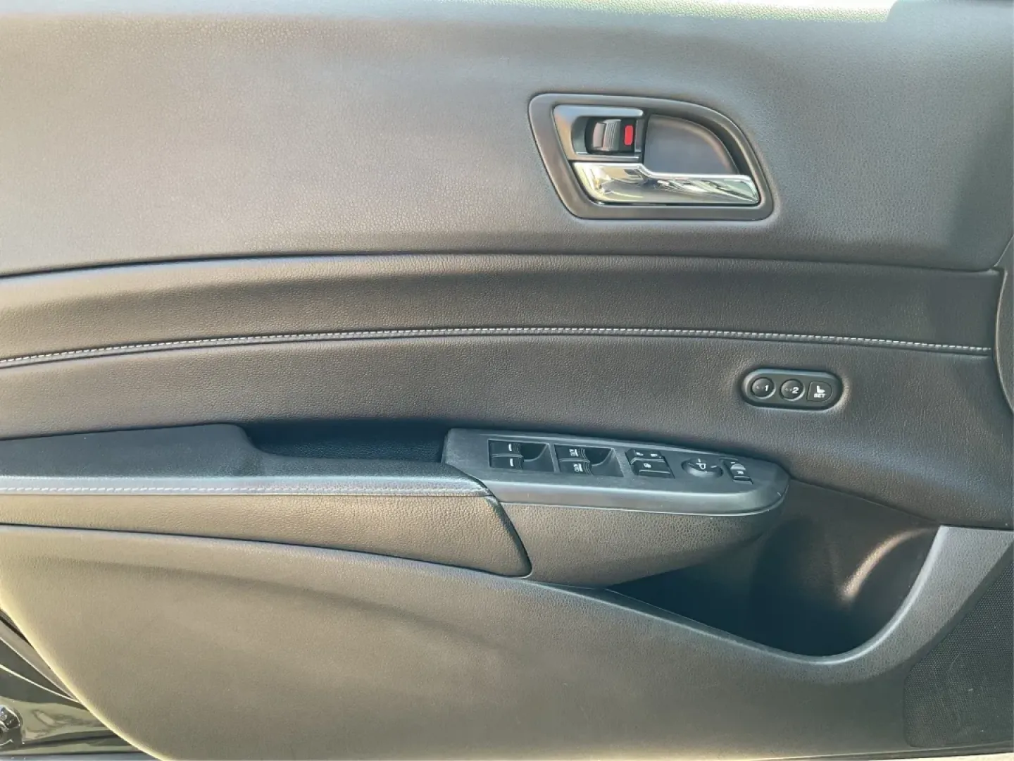 2017 Acura ILX Premium Package | Technology Plus Package (19UDE2F71HA) with an 2.4L I-4 gasoline direct injection engine, located at 8750 N County Rd 25A, Piqua, OH, 45356, (937) 908-9800, 40.164391, -84.232513 - **Experience the Open Road in Style with the 2017 Acura ILX at Advantage Car and Credit Fairborn!**<br /> <br /> Are you searching for a vehicle that seamlessly blends luxury, performance, and affordability? Look no further than the stunning 2017 Acura ILX, available now at Advantage Car and Credit - Photo#17