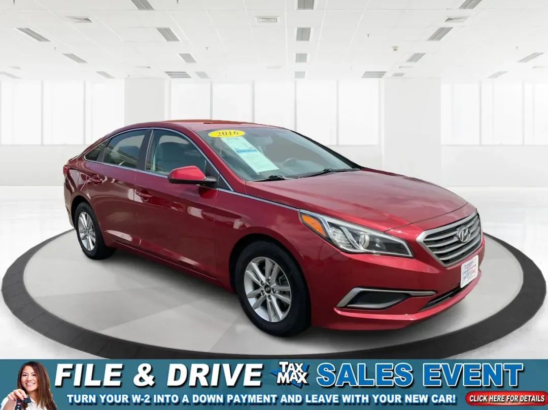 2016 Hyundai Sonata SE (5NPE24AF3GH) with an 2.4L I-4 gasoline direct injection engine, located at 1184 Kauffman Ave, Fairborn, OH, 45324, (937) 908-9800, 39.807072, -84.030914 - **Discover Your Ideal Family Sedan: 2016 Hyundai Sonata SE at Advantage Car and Credit - Moraine**<br /> <br /> Are you in search of a dependable vehicle that perfectly fits your family's lifestyle or makes your daily commute a breeze? Look no further! Presenting the 2016 Hyundai Sonata SE, a stylis - Photo#0