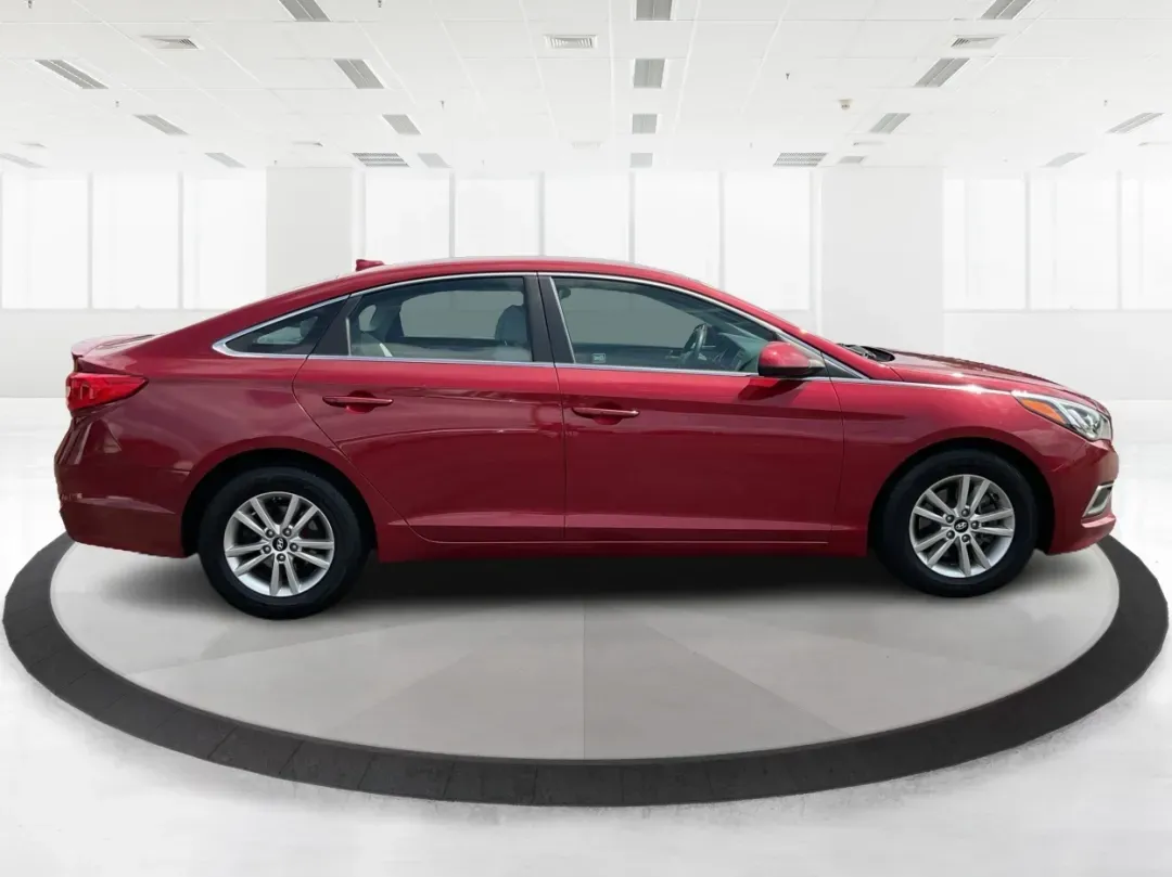 2016 Hyundai Sonata SE (5NPE24AF3GH) with an 2.4L I-4 gasoline direct injection engine, located at 1099 N County Rd 25A, Troy, OH, 45373, (937) 908-9800, 40.057079, -84.212883 - **Discover Your Ideal Family Sedan: 2016 Hyundai Sonata SE at Advantage Car and Credit - Moraine**<br /> <br /> Are you in search of a dependable vehicle that perfectly fits your family's lifestyle or makes your daily commute a breeze? Look no further! Presenting the 2016 Hyundai Sonata SE, a stylis - Photo#1