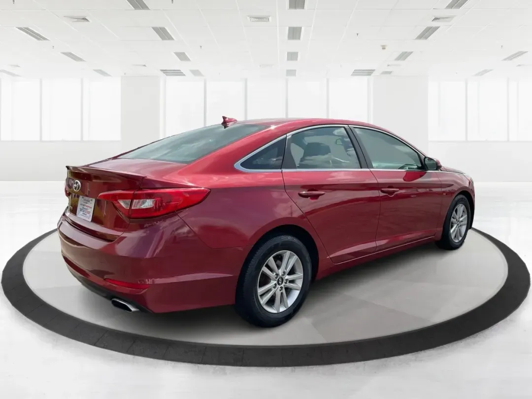 2016 Hyundai Sonata SE (5NPE24AF3GH) with an 2.4L I-4 gasoline direct injection engine, located at 1099 N County Rd 25A, Troy, OH, 45373, (937) 908-9800, 40.057079, -84.212883 - **Discover Your Ideal Family Sedan: 2016 Hyundai Sonata SE at Advantage Car and Credit - Moraine**<br /> <br /> Are you in search of a dependable vehicle that perfectly fits your family's lifestyle or makes your daily commute a breeze? Look no further! Presenting the 2016 Hyundai Sonata SE, a stylis - Photo#2