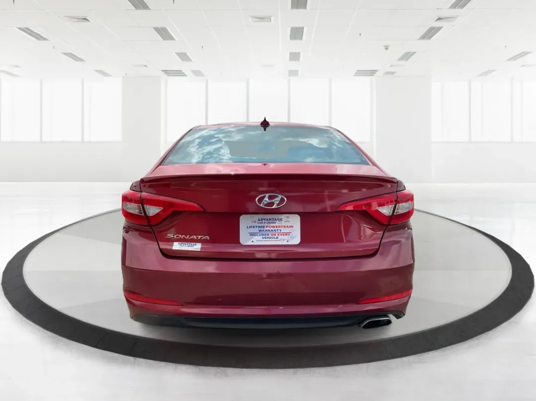 2016 Hyundai Sonata SE (5NPE24AF3GH) with an 2.4L I-4 gasoline direct injection engine, located at 1099 N County Rd 25A, Troy, OH, 45373, (937) 908-9800, 40.057079, -84.212883 - **Discover Your Ideal Family Sedan: 2016 Hyundai Sonata SE at Advantage Car and Credit - Moraine**<br /> <br /> Are you in search of a dependable vehicle that perfectly fits your family's lifestyle or makes your daily commute a breeze? Look no further! Presenting the 2016 Hyundai Sonata SE, a stylis - Photo#3