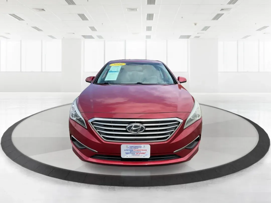 2016 Hyundai Sonata SE (5NPE24AF3GH) with an 2.4L I-4 gasoline direct injection engine, located at 1099 N County Rd 25A, Troy, OH, 45373, (937) 908-9800, 40.057079, -84.212883 - **Discover Your Ideal Family Sedan: 2016 Hyundai Sonata SE at Advantage Car and Credit - Moraine**<br /> <br /> Are you in search of a dependable vehicle that perfectly fits your family's lifestyle or makes your daily commute a breeze? Look no further! Presenting the 2016 Hyundai Sonata SE, a stylis - Photo#7