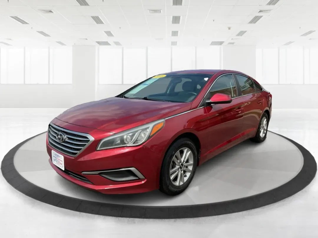2016 Hyundai Sonata SE (5NPE24AF3GH) with an 2.4L I-4 gasoline direct injection engine, located at 1099 N County Rd 25A, Troy, OH, 45373, (937) 908-9800, 40.057079, -84.212883 - **Discover Your Ideal Family Sedan: 2016 Hyundai Sonata SE at Advantage Car and Credit - Moraine**<br /> <br /> Are you in search of a dependable vehicle that perfectly fits your family's lifestyle or makes your daily commute a breeze? Look no further! Presenting the 2016 Hyundai Sonata SE, a stylis - Photo#8