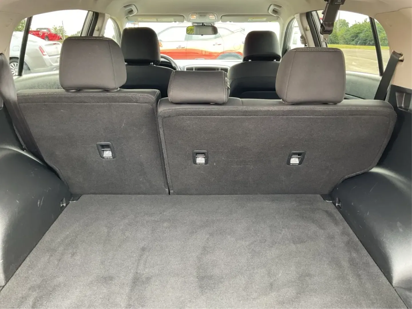 2020 Kia Sportage LX (KNDPMCAC7L7) with an Theta II 2.4L I-4 gasoline direct injection engine, located at 1951 S Dayton Lakeview Rd., New Carlisle, OH, 45344, (937) 908-9800, 39.890999, -84.050255 - **Adventure Awaits with the 2020 Kia Sportage LX Your Perfect Crossover Companion!**<br /> <br /> Are you ready to elevate your daily commutes or embark on unforgettable road trips with your family? Look no further! At Advantage Car and Credit in Fairborn, OH, we proudly present this stylish 2020 K - Photo#12