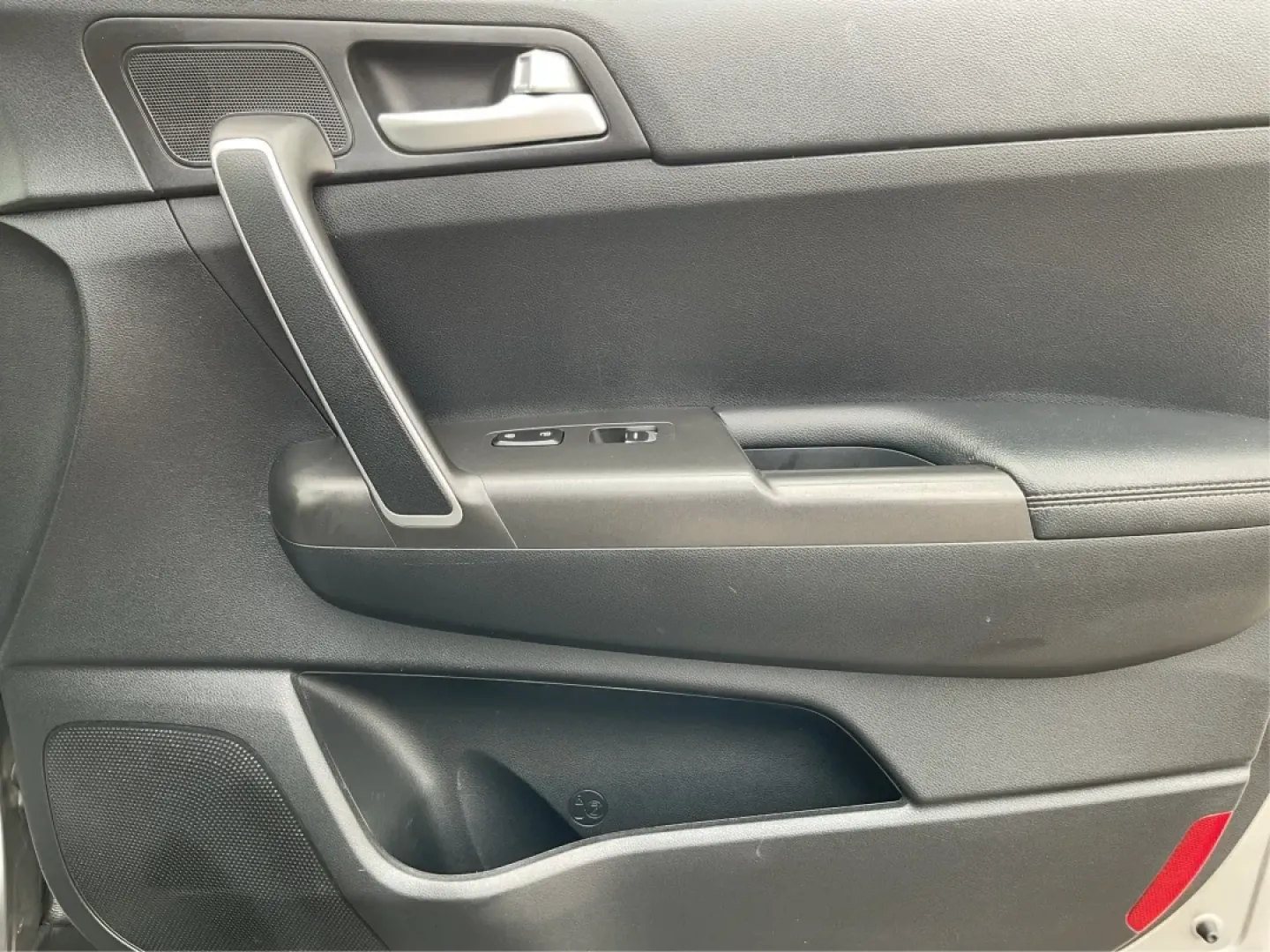 2020 Kia Sportage LX (KNDPMCAC7L7) with an Theta II 2.4L I-4 gasoline direct injection engine, located at 1951 S Dayton Lakeview Rd., New Carlisle, OH, 45344, (937) 908-9800, 39.890999, -84.050255 - **Adventure Awaits with the 2020 Kia Sportage LX Your Perfect Crossover Companion!**<br /> <br /> Are you ready to elevate your daily commutes or embark on unforgettable road trips with your family? Look no further! At Advantage Car and Credit in Fairborn, OH, we proudly present this stylish 2020 K - Photo#18