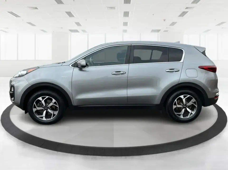 2020 Kia Sportage LX (KNDPMCAC7L7) with an Theta II 2.4L I-4 gasoline direct injection engine, 6A transmission, located at 1184 Kauffman Ave, Fairborn, OH, 45324, (937) 908-9800, 39.807072, -84.030914 - **Adventure Awaits with the 2020 Kia Sportage LX Your Perfect Crossover Companion!**<br /> <br /> Are you ready to elevate your daily commutes or embark on unforgettable road trips with your family? Look no further! At Advantage Car and Credit in Fairborn, OH, we proudly present this stylish 2020 K - Photo#5