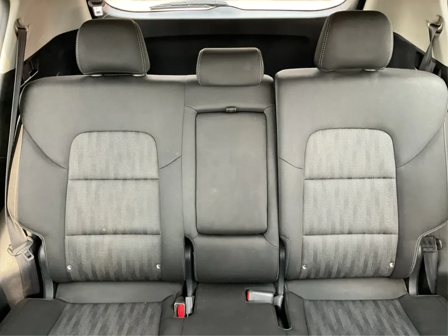 2020 Kia Sportage LX (KNDPMCAC7L7) with an Theta II 2.4L I-4 gasoline direct injection engine, located at 1184 Kauffman Ave, Fairborn, OH, 45324, (937) 908-9800, 39.807072, -84.030914 - **Adventure Awaits with the 2020 Kia Sportage LX Your Perfect Crossover Companion!**<br /> <br /> Are you ready to elevate your daily commutes or embark on unforgettable road trips with your family? Look no further! At Advantage Car and Credit in Fairborn, OH, we proudly present this stylish 2020 K - Photo#14