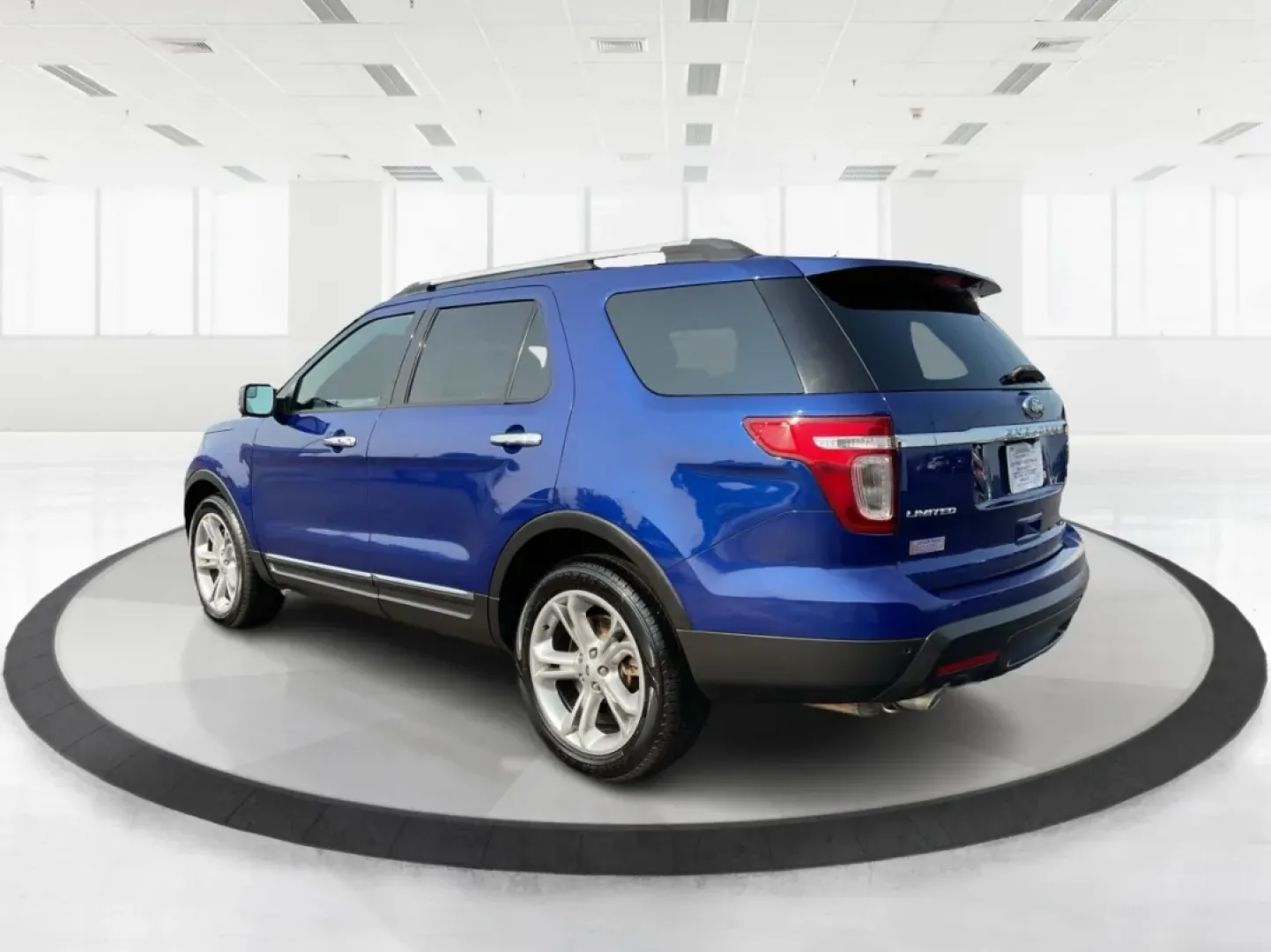 2015 Ford Explorer Limited (1FM5K8F86FG) with an 3.5L V-6 DOHC engine, located at 1230 East Main St, Xenia, OH, 45385, (937) 908-9800, 39.688026, -83.910172 - **Explore Your Next Adventure with the 2015 Ford Explorer Limited at Jamestown Auto Sales!**<br /> <br /> If you're seeking a versatile vehicle that meets the demands of your active lifestyle, look no further than the 2015 Ford Explorer Limited, available now at Jamestown Auto Sales in Xenia, OH. Th - Photo#4
