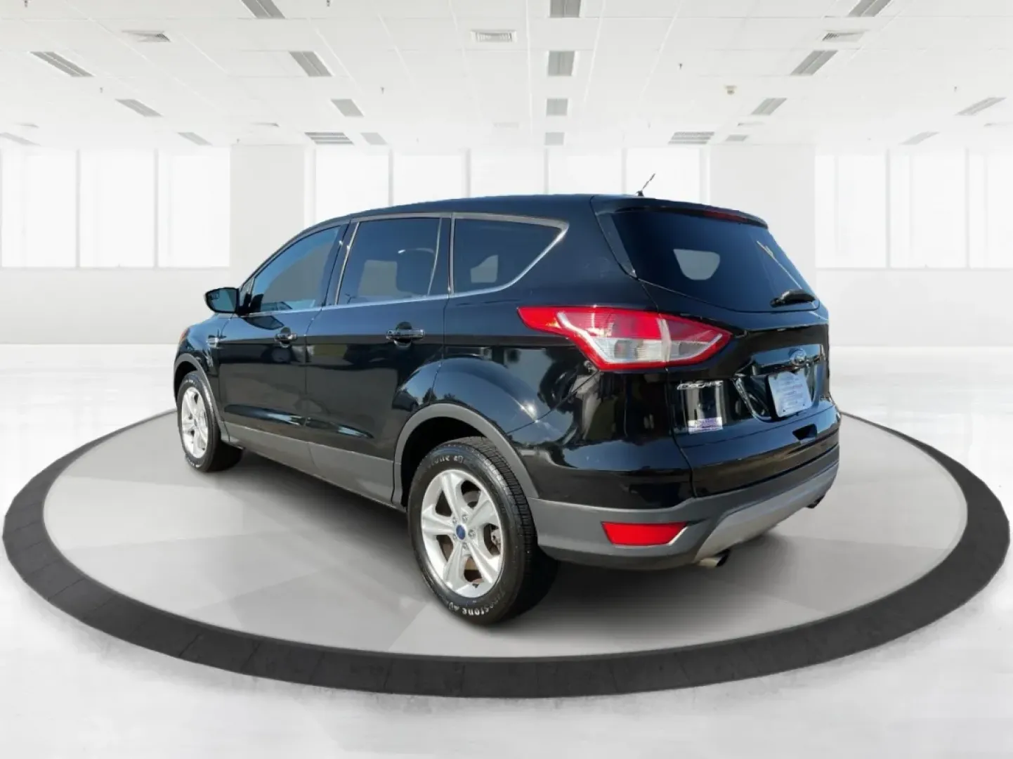 2016 Ford Escape SE (1FMCU9G92GU) with an Other engine, located at 1230 East Main St, Xenia, OH, 45385, (937) 908-9800, 39.688026, -83.910172 - **Adventure Awaits with the 2016 Ford Escape SE at Advantage Car and Credit - New Carlisle!**<br /> <br /> Are you ready to elevate your lifestyle with a vehicle that can handle both your daily commutes and weekend getaways? Look no further than this stunning 2016 Ford Escape SE, available now at Ad - Photo#4