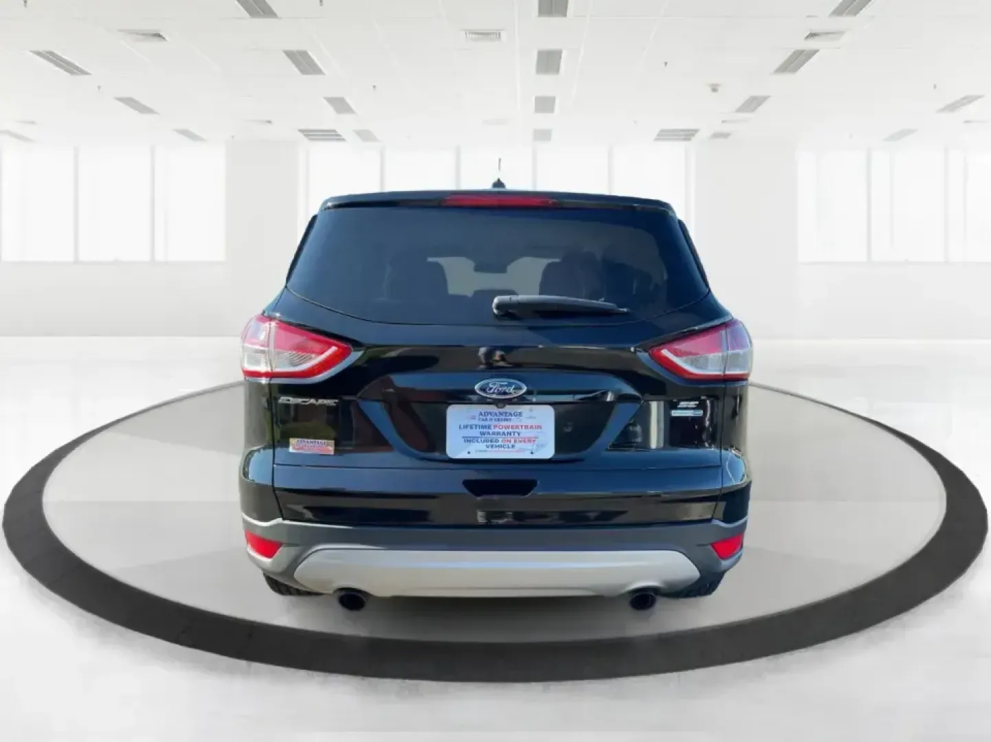 2016 Ford Escape SE (1FMCU9G92GU) with an 2.0L L4 DOHC 16V engine, 6-Speed Automatic transmission, located at 1951 S Dayton Lakeview Rd., New Carlisle, OH, 45344, (937) 908-9800, 39.890999, -84.050255 - **Adventure Awaits with the 2016 Ford Escape SE at Advantage Car and Credit - New Carlisle!**<br /> <br /> Are you ready to elevate your lifestyle with a vehicle that can handle both your daily commutes and weekend getaways? Look no further than this stunning 2016 Ford Escape SE, available now at Ad - Photo#3