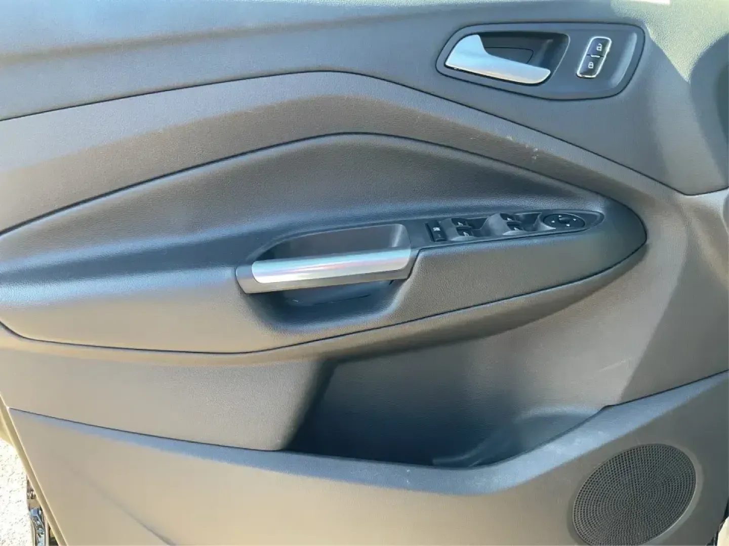 2016 Ford Escape SE (1FMCU9G92GU) with an 2.0L L4 DOHC 16V engine, 6-Speed Automatic transmission, located at 1951 S Dayton Lakeview Rd., New Carlisle, OH, 45344, (937) 908-9800, 39.890999, -84.050255 - **Adventure Awaits with the 2016 Ford Escape SE at Advantage Car and Credit - New Carlisle!**<br /> <br /> Are you ready to elevate your lifestyle with a vehicle that can handle both your daily commutes and weekend getaways? Look no further than this stunning 2016 Ford Escape SE, available now at Ad - Photo#19