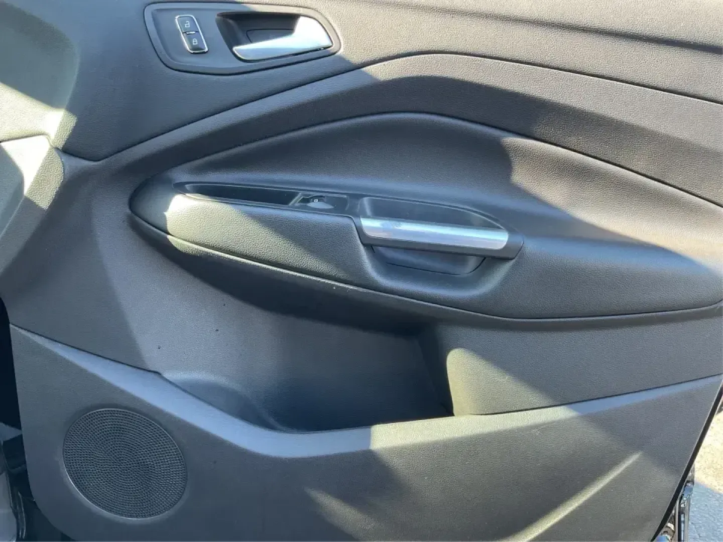 2016 Ford Escape SE (1FMCU9G92GU) with an 2.0L L4 DOHC 16V engine, 6-Speed Automatic transmission, located at 1951 S Dayton Lakeview Rd., New Carlisle, OH, 45344, (937) 908-9800, 39.890999, -84.050255 - **Adventure Awaits with the 2016 Ford Escape SE at Advantage Car and Credit - New Carlisle!**<br /> <br /> Are you ready to elevate your lifestyle with a vehicle that can handle both your daily commutes and weekend getaways? Look no further than this stunning 2016 Ford Escape SE, available now at Ad - Photo#20