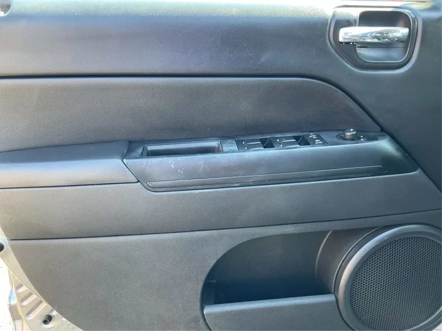 2015 Jeep Compass Altitude Edition (1C4NJCBA6FD) with an 2L I-4 DOHC engine, located at 1951 S Dayton Lakeview Rd., New Carlisle, OH, 45344, (937) 908-9800, 39.890999, -84.050255 - **Adventure Awaits in the 2015 Jeep Compass Altitude Edition at Advantage Car and Credit - Fairborn!**<br /> <br /> Are you ready for your next adventure? The 2015 Jeep Compass Altitude Edition is your perfect companion for weekend getaways, family road trips, or even your daily commute! This versat - Photo#17