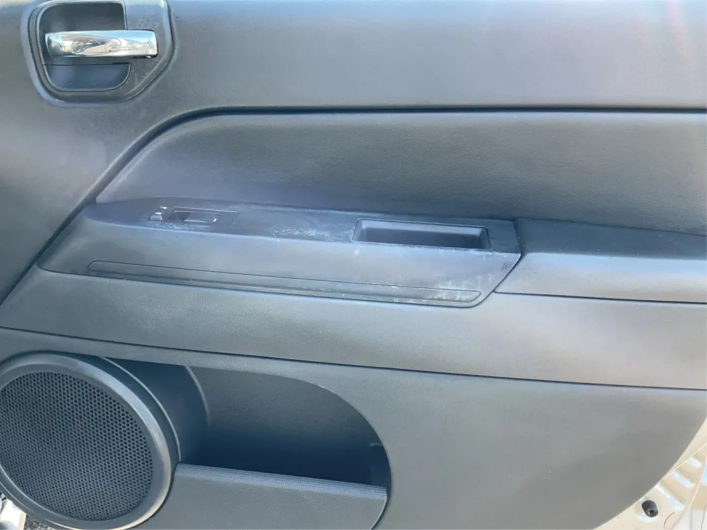 2015 Jeep Compass Altitude Edition (1C4NJCBA6FD) with an 2L I-4 DOHC engine, located at 1951 S Dayton Lakeview Rd., New Carlisle, OH, 45344, (937) 908-9800, 39.890999, -84.050255 - **Adventure Awaits in the 2015 Jeep Compass Altitude Edition at Advantage Car and Credit - Fairborn!**<br /> <br /> Are you ready for your next adventure? The 2015 Jeep Compass Altitude Edition is your perfect companion for weekend getaways, family road trips, or even your daily commute! This versat - Photo#18