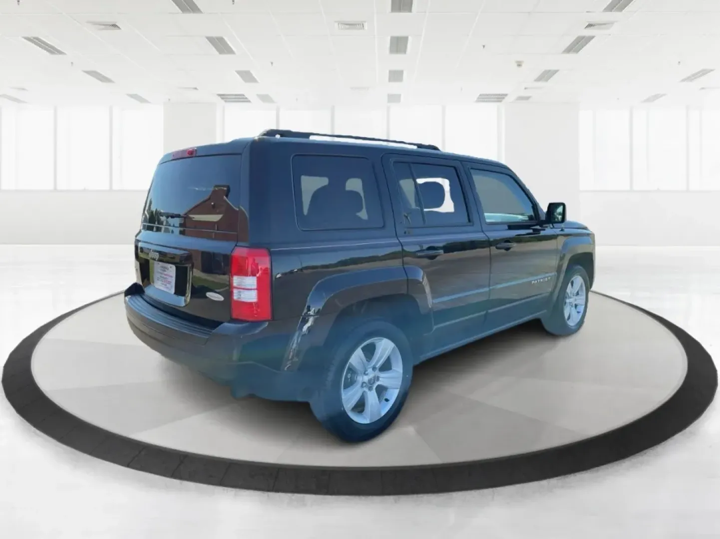 2015 Jeep Patriot Latitude (1C4NJRFB6FD) with an 2.4L I-4 DOHC engine, located at 1099 N County Rd 25A, Troy, OH, 45373, (937) 908-9800, 40.057079, -84.212883 - Discover the freedom of adventure with this 2015 Jeep Patriot Latitude, perfect for those who crave weekend getaways or family outings. With ample space and rugged capabilities, this SUV is designed for both urban commuting and off-road excursions. Whether you're navigating Troy's scenic backroads o - Photo#2