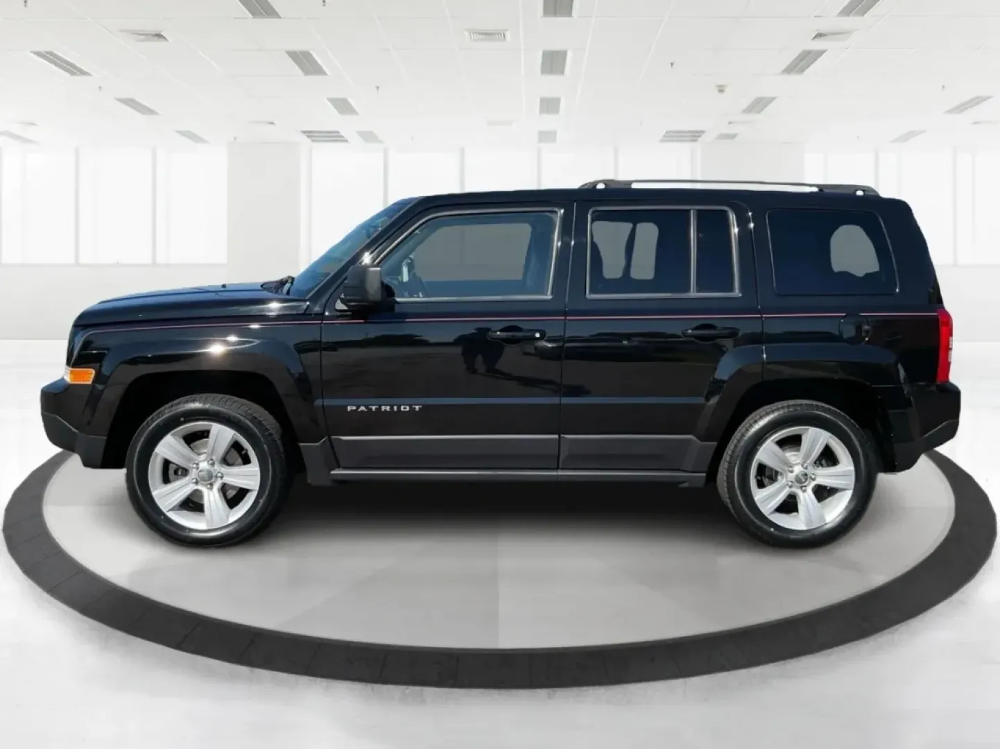 2015 Jeep Patriot Latitude (1C4NJRFB6FD) with an 2.4L I-4 DOHC engine, located at 1099 N County Rd 25A, Troy, OH, 45373, (937) 908-9800, 40.057079, -84.212883 - Discover the freedom of adventure with this 2015 Jeep Patriot Latitude, perfect for those who crave weekend getaways or family outings. With ample space and rugged capabilities, this SUV is designed for both urban commuting and off-road excursions. Whether you're navigating Troy's scenic backroads o - Photo#5