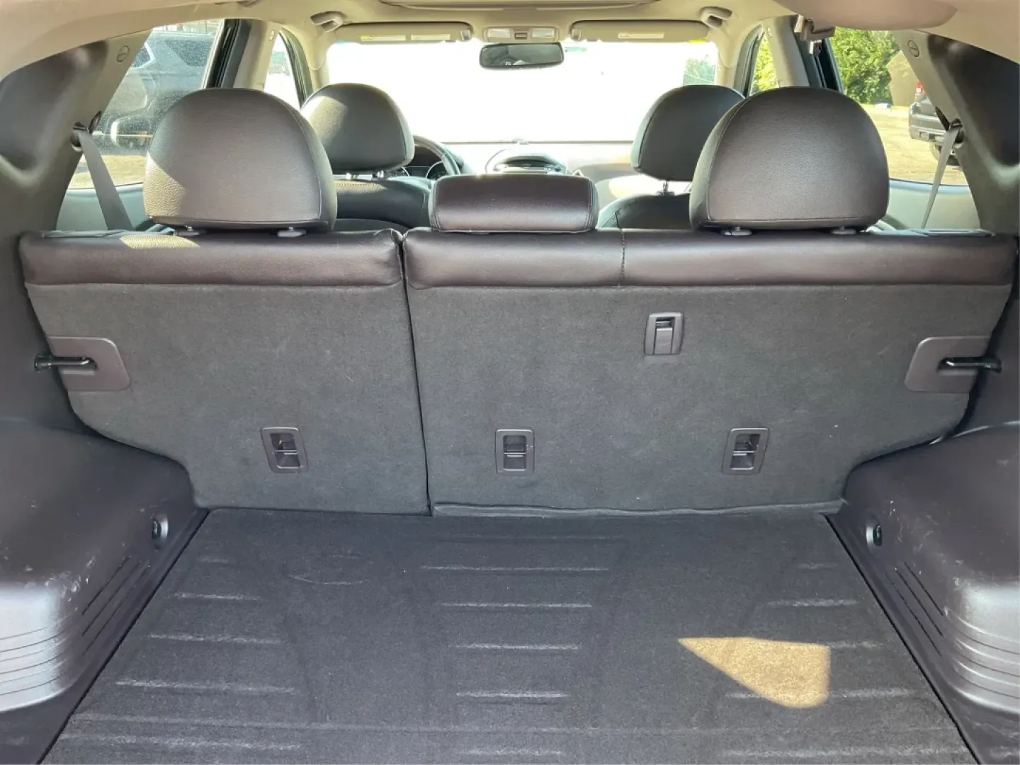 2013 Hyundai Tucson Limited (KM8JUCAC1DU) with an Theta II 2.4L I-4 DOHC engine, located at 880 E. National Road, Vandalia, OH, 45377, (937) 908-9800, 39.891918, -84.183594 - **Adventure Awaits: Discover the 2013 Hyundai Tucson Limited at Advantage Car and Credit - Vandalia!**<br /> <br /> Are you ready for your next family road trip or weekend adventure? The 2013 Hyundai Tucson Limited is here to elevate your driving experience while accommodating the needs of your life - Photo#11