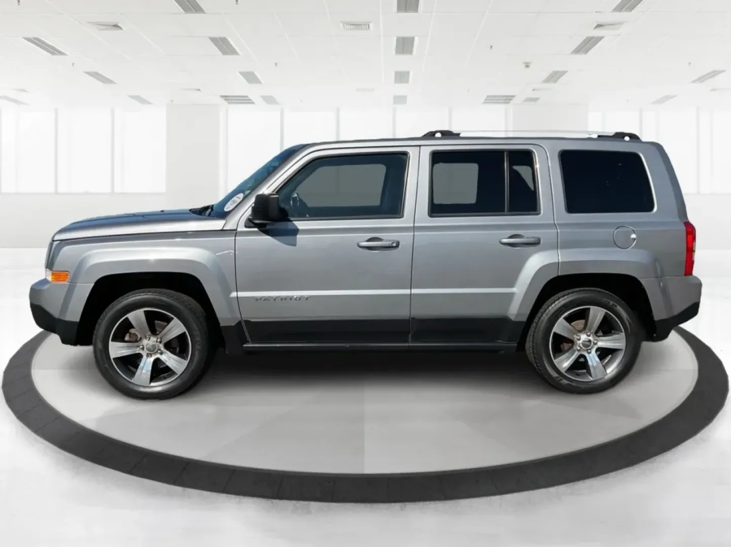 2016 Jeep Patriot High Altitude Edition (1C4NJPFA3GD) with an 2L I-4 DOHC engine, located at 1951 S Dayton Lakeview Rd., New Carlisle, OH, 45344, (937) 908-9800, 39.890999, -84.050255 - Explore the open roads and off-the-beaten-path adventures with this stunning 2016 Jeep Patriot High Altitude Edition, available now at Advantage Car and Credit in New Carlisle, OH. If you're a weekend warrior looking for a reliable and versatile SUV that accommodates your active lifestyle, this Jeep - Photo#5