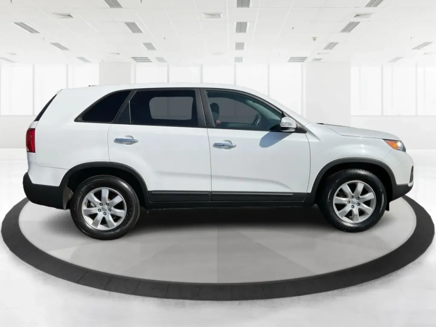 2013 Kia Sorento LX (5XYKT3A14DG) with an 2.4L I-4 DOHC engine, located at 8750 N County Rd 25A, Piqua, OH, 45356, (937) 908-9800, 40.164391, -84.232513 - Experience the perfect blend of comfort and efficiency with the 2013 Kia Sorento LX, an SUV tailored for families, adventurers, and everyday commuters alike. Whether you're navigating Piqua's bustling streets or planning a road trip to the nearby Dayton Art Institute, this versatile vehicle seamless - Photo#1