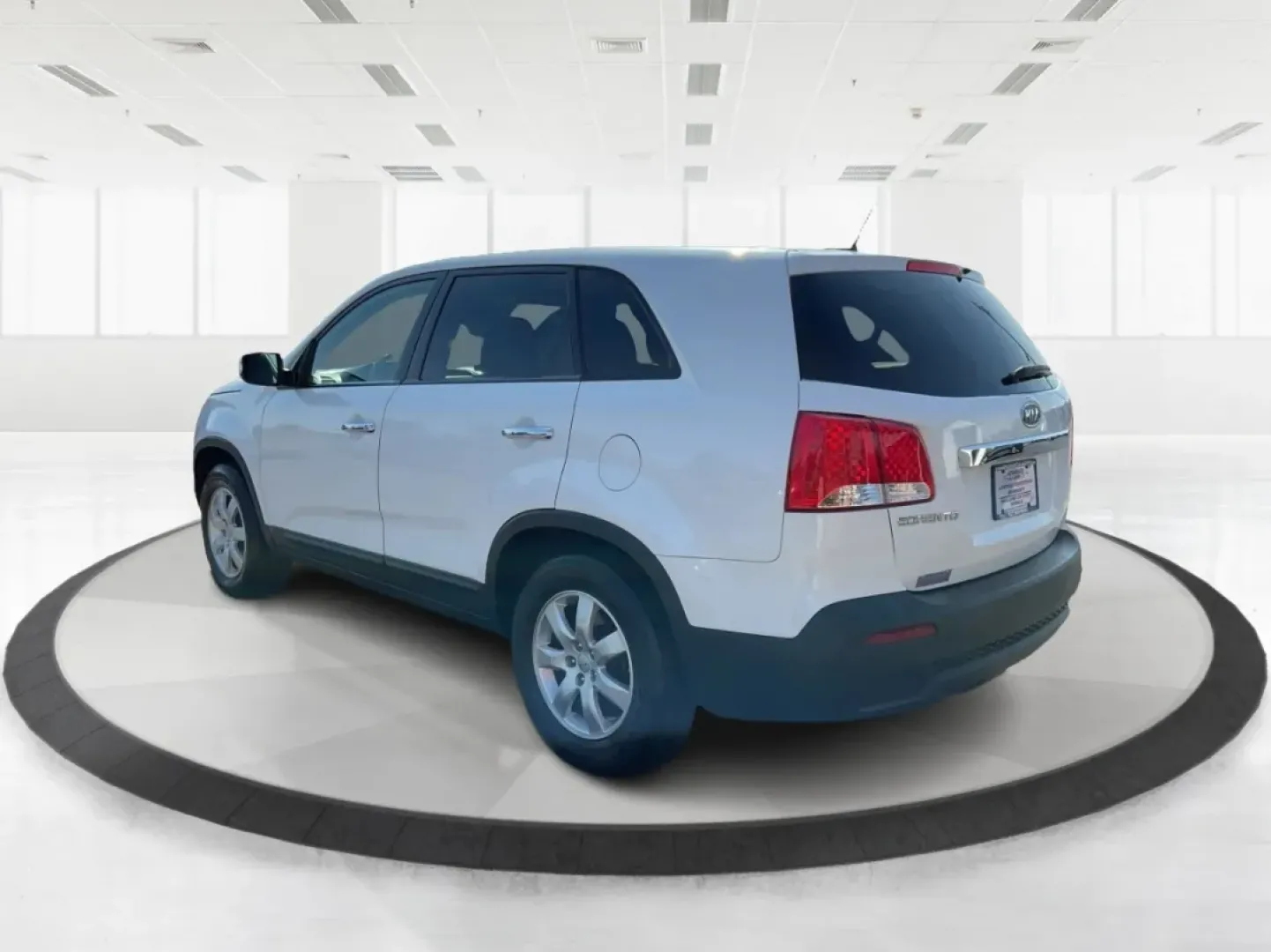 2013 Kia Sorento LX (5XYKT3A14DG) with an 2.4L I-4 DOHC engine, located at 8750 N County Rd 25A, Piqua, OH, 45356, (937) 908-9800, 40.164391, -84.232513 - Experience the perfect blend of comfort and efficiency with the 2013 Kia Sorento LX, an SUV tailored for families, adventurers, and everyday commuters alike. Whether you're navigating Piqua's bustling streets or planning a road trip to the nearby Dayton Art Institute, this versatile vehicle seamless - Photo#3