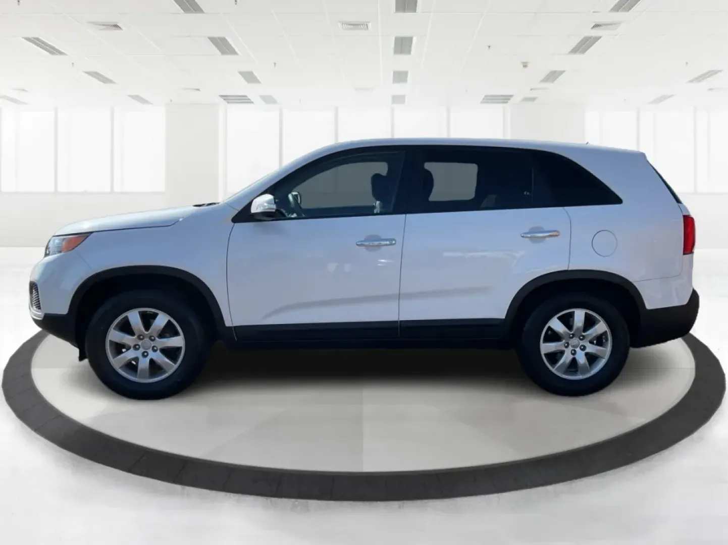 2013 Kia Sorento LX (5XYKT3A14DG) with an 2.4L I-4 DOHC engine, located at 8750 N County Rd 25A, Piqua, OH, 45356, (937) 908-9800, 40.164391, -84.232513 - Experience the perfect blend of comfort and efficiency with the 2013 Kia Sorento LX, an SUV tailored for families, adventurers, and everyday commuters alike. Whether you're navigating Piqua's bustling streets or planning a road trip to the nearby Dayton Art Institute, this versatile vehicle seamless - Photo#4