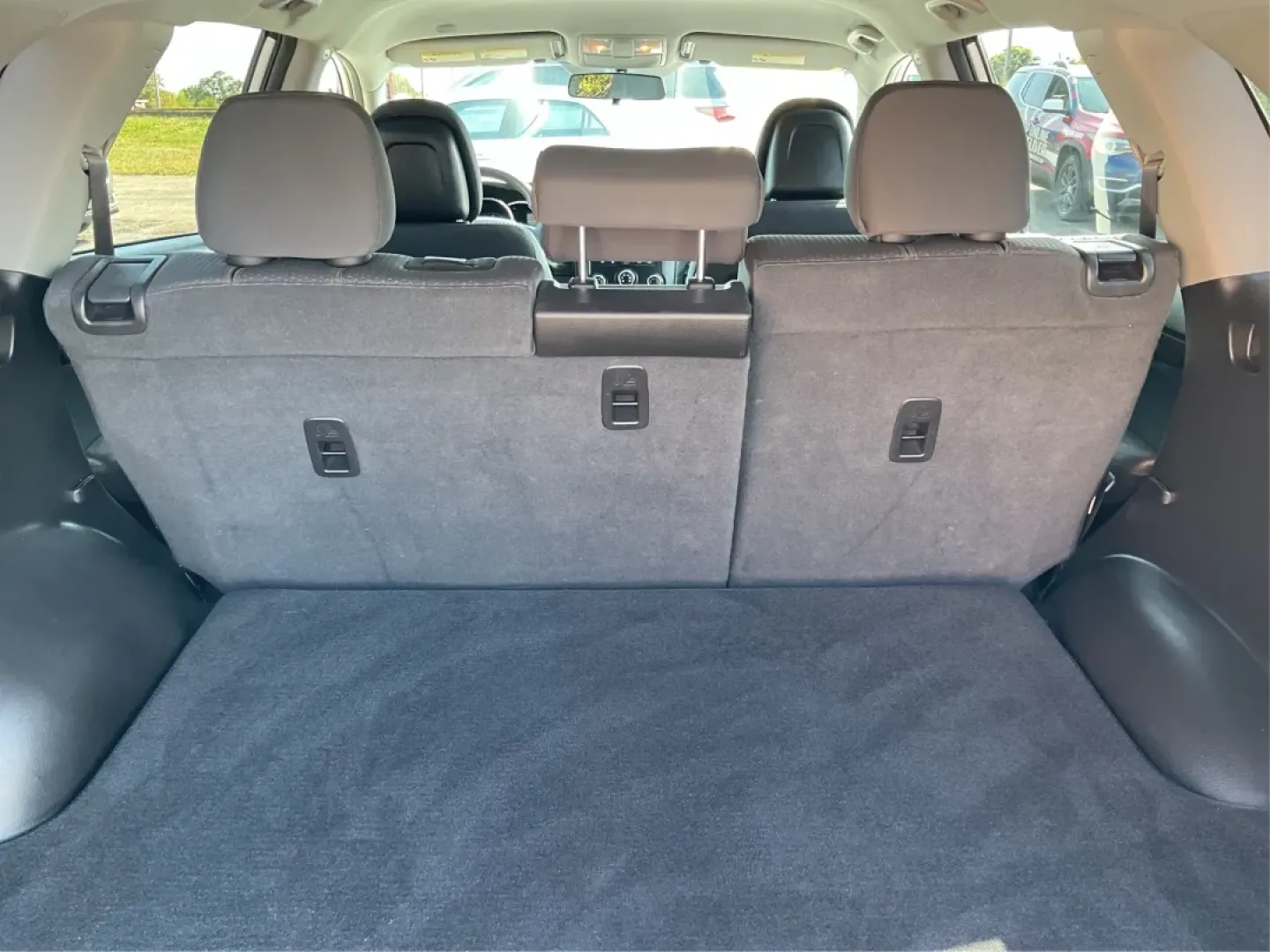 2013 Kia Sorento LX (5XYKT3A14DG) with an 2.4L I-4 DOHC engine, located at 8750 N County Rd 25A, Piqua, OH, 45356, (937) 908-9800, 40.164391, -84.232513 - Experience the perfect blend of comfort and efficiency with the 2013 Kia Sorento LX, an SUV tailored for families, adventurers, and everyday commuters alike. Whether you're navigating Piqua's bustling streets or planning a road trip to the nearby Dayton Art Institute, this versatile vehicle seamless - Photo#11