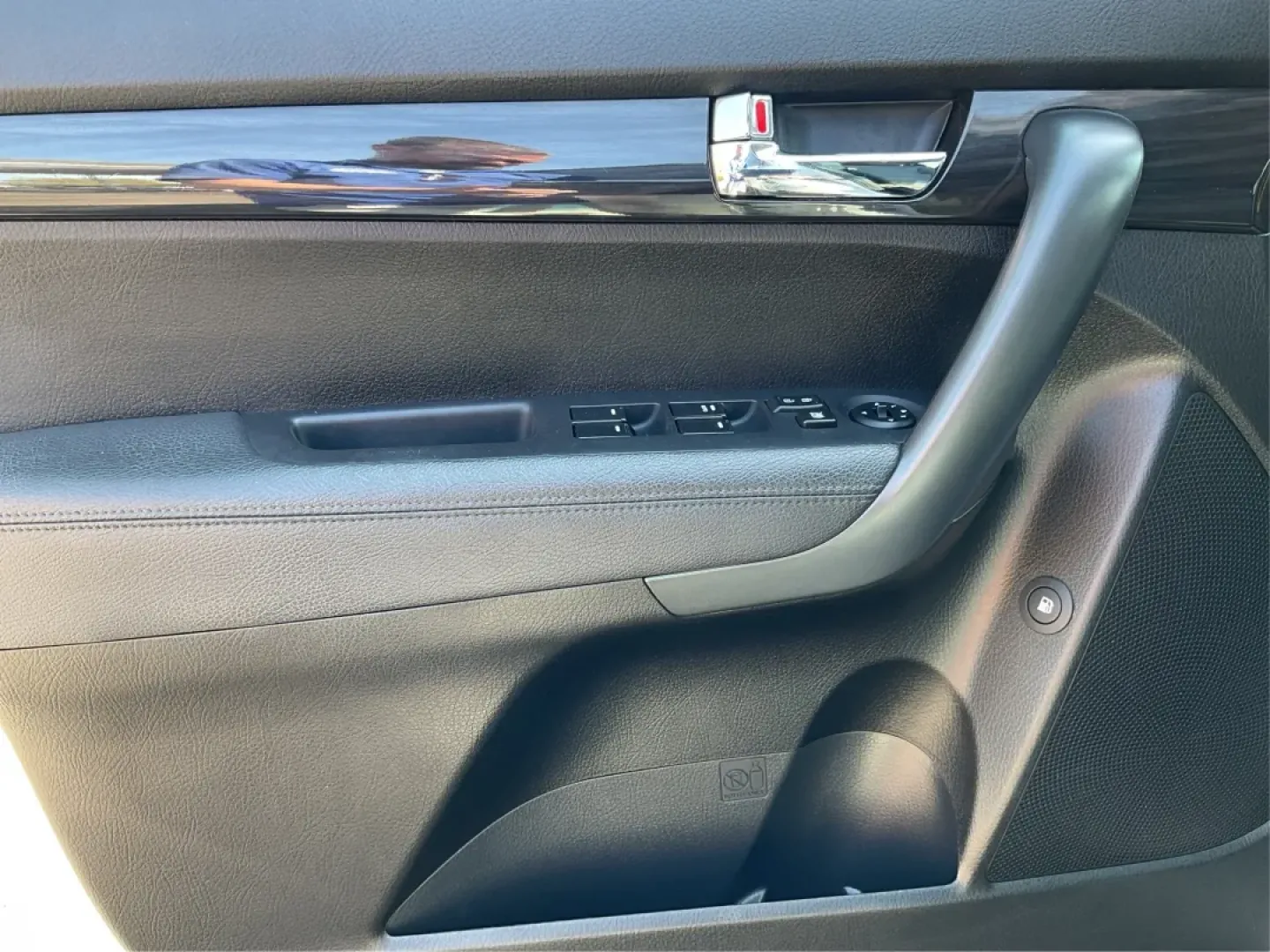 2013 Kia Sorento LX (5XYKT3A14DG) with an 2.4L I-4 DOHC engine, located at 8750 N County Rd 25A, Piqua, OH, 45356, (937) 908-9800, 40.164391, -84.232513 - Experience the perfect blend of comfort and efficiency with the 2013 Kia Sorento LX, an SUV tailored for families, adventurers, and everyday commuters alike. Whether you're navigating Piqua's bustling streets or planning a road trip to the nearby Dayton Art Institute, this versatile vehicle seamless - Photo#16