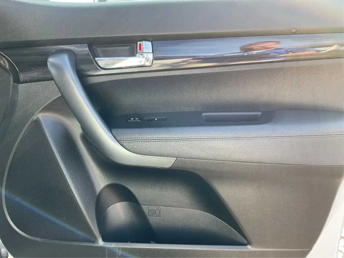 2013 Kia Sorento LX (5XYKT3A14DG) with an 2.4L I-4 DOHC engine, located at 8750 N County Rd 25A, Piqua, OH, 45356, (937) 908-9800, 40.164391, -84.232513 - Experience the perfect blend of comfort and efficiency with the 2013 Kia Sorento LX, an SUV tailored for families, adventurers, and everyday commuters alike. Whether you're navigating Piqua's bustling streets or planning a road trip to the nearby Dayton Art Institute, this versatile vehicle seamless - Photo#17