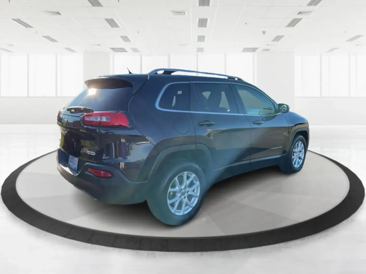 2014 Jeep Cherokee Latitude (1C4PJMCS5EW) with an Other engine, located at 401 Woodman Dr, Riverside, OH, 45431, (937) 908-9800, 39.760899, -84.123421 - **Adventure Awaits: Discover the 2014 Jeep Cherokee Latitude at Advantage Car and Credit**<br /> <br /> Are you ready to elevate your driving experience? Whether you're a weekend explorer or a busy commuter, the 2014 Jeep Cherokee Latitude offers the perfect blend of style, comfort, and capability f - Photo#2