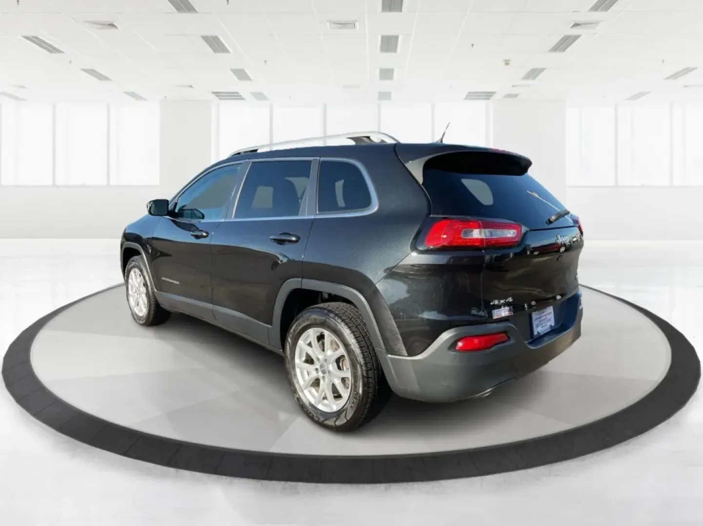 2014 Jeep Cherokee Latitude (1C4PJMCS5EW) with an Other engine, located at 401 Woodman Dr, Riverside, OH, 45431, (937) 908-9800, 39.760899, -84.123421 - **Adventure Awaits: Discover the 2014 Jeep Cherokee Latitude at Advantage Car and Credit**<br /> <br /> Are you ready to elevate your driving experience? Whether you're a weekend explorer or a busy commuter, the 2014 Jeep Cherokee Latitude offers the perfect blend of style, comfort, and capability f - Photo#3