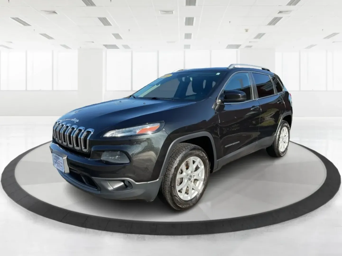 2014 Jeep Cherokee Latitude (1C4PJMCS5EW) with an Other engine, located at 401 Woodman Dr, Riverside, OH, 45431, (937) 908-9800, 39.760899, -84.123421 - **Adventure Awaits: Discover the 2014 Jeep Cherokee Latitude at Advantage Car and Credit**<br /> <br /> Are you ready to elevate your driving experience? Whether you're a weekend explorer or a busy commuter, the 2014 Jeep Cherokee Latitude offers the perfect blend of style, comfort, and capability f - Photo#7