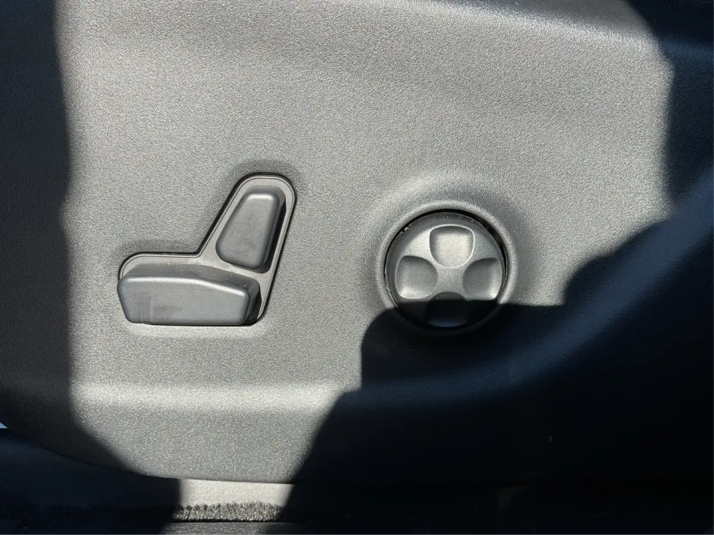 2014 Jeep Cherokee Latitude (1C4PJMCS5EW) with an Other engine, located at 401 Woodman Dr, Riverside, OH, 45431, (937) 908-9800, 39.760899, -84.123421 - **Adventure Awaits: Discover the 2014 Jeep Cherokee Latitude at Advantage Car and Credit**<br /> <br /> Are you ready to elevate your driving experience? Whether you're a weekend explorer or a busy commuter, the 2014 Jeep Cherokee Latitude offers the perfect blend of style, comfort, and capability f - Photo#17