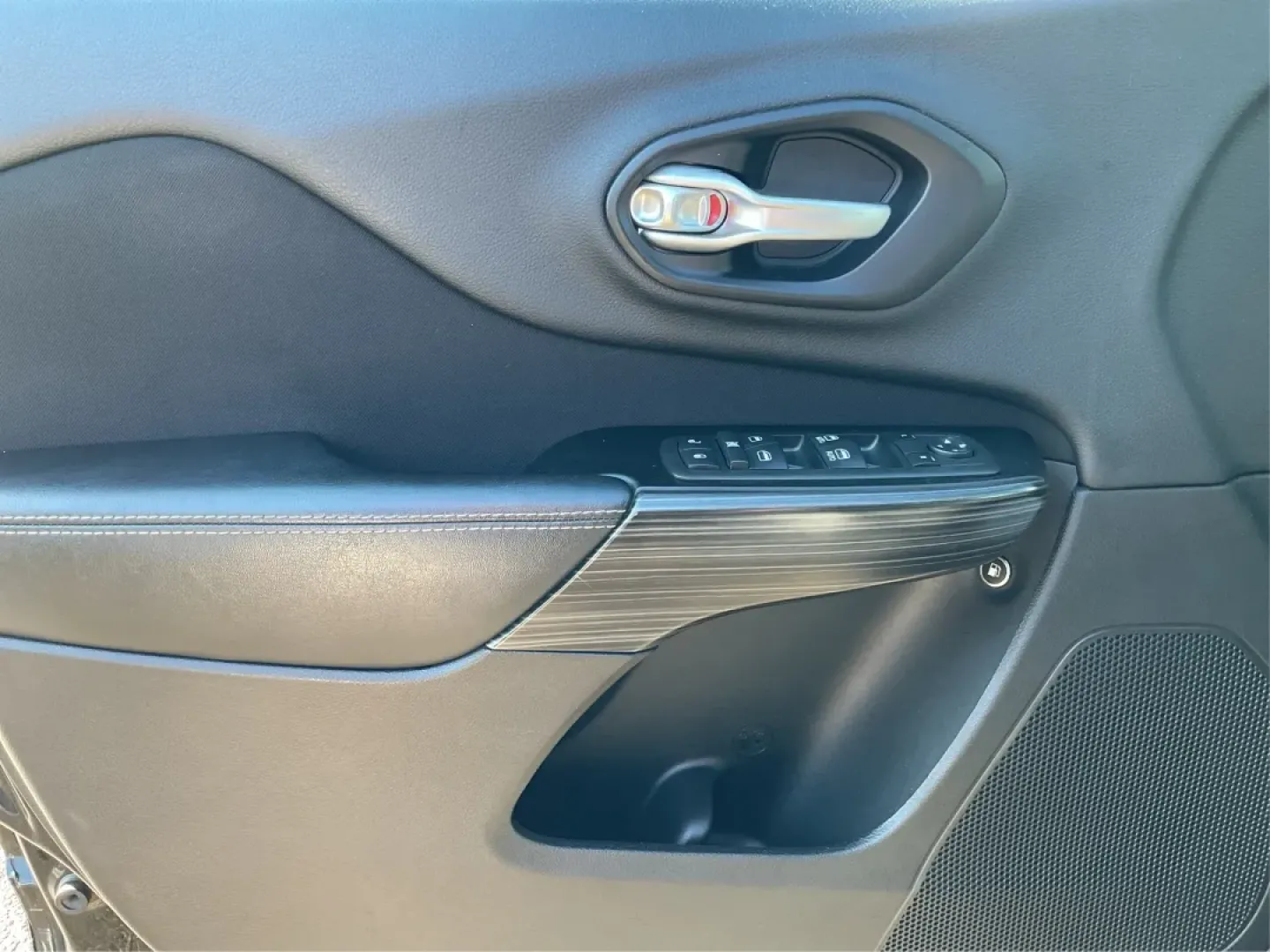 2014 Jeep Cherokee Latitude (1C4PJMCS5EW) with an Other engine, located at 401 Woodman Dr, Riverside, OH, 45431, (937) 908-9800, 39.760899, -84.123421 - **Adventure Awaits: Discover the 2014 Jeep Cherokee Latitude at Advantage Car and Credit**<br /> <br /> Are you ready to elevate your driving experience? Whether you're a weekend explorer or a busy commuter, the 2014 Jeep Cherokee Latitude offers the perfect blend of style, comfort, and capability f - Photo#18