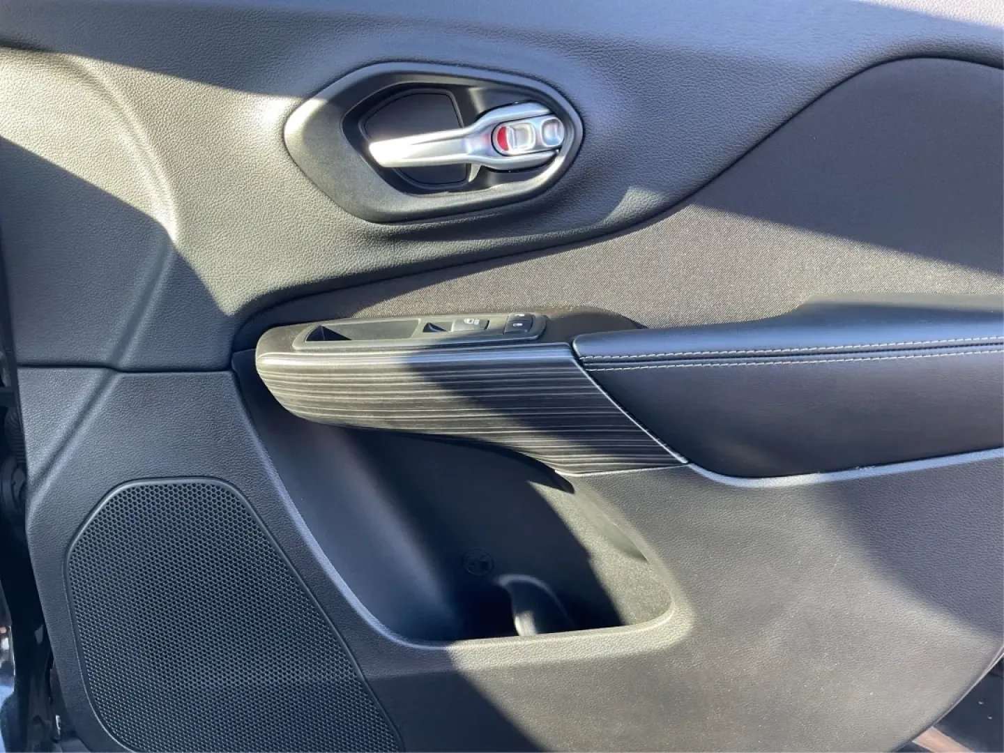 2014 Jeep Cherokee Latitude (1C4PJMCS5EW) with an Other engine, located at 401 Woodman Dr, Riverside, OH, 45431, (937) 908-9800, 39.760899, -84.123421 - **Adventure Awaits: Discover the 2014 Jeep Cherokee Latitude at Advantage Car and Credit**<br /> <br /> Are you ready to elevate your driving experience? Whether you're a weekend explorer or a busy commuter, the 2014 Jeep Cherokee Latitude offers the perfect blend of style, comfort, and capability f - Photo#19