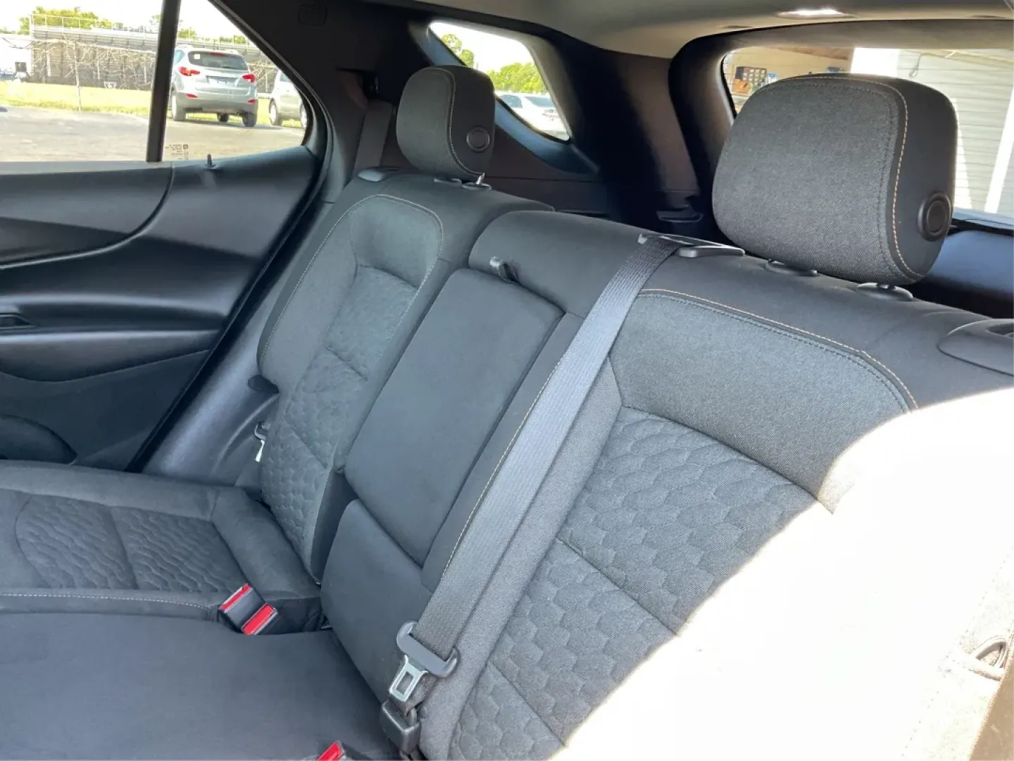 2018 Chevrolet Equinox LT (2GNAXSEV7J6) with an 1.5L I-4 gasoline direct injection engine, located at 1099 N County Rd 25A, Troy, OH, 45373, (937) 908-9800, 40.057079, -84.212883 - Are you searching for a versatile vehicle that effortlessly combines style, comfort, and practicality? Look no further! At Advantage Car and Credit - Troy, located at 1099 N County Rd 25A, Troy, OH 45373, we are excited to present a fantastic opportunity to own a 2018 Chevrolet Equinox LT, perfect f - Photo#10