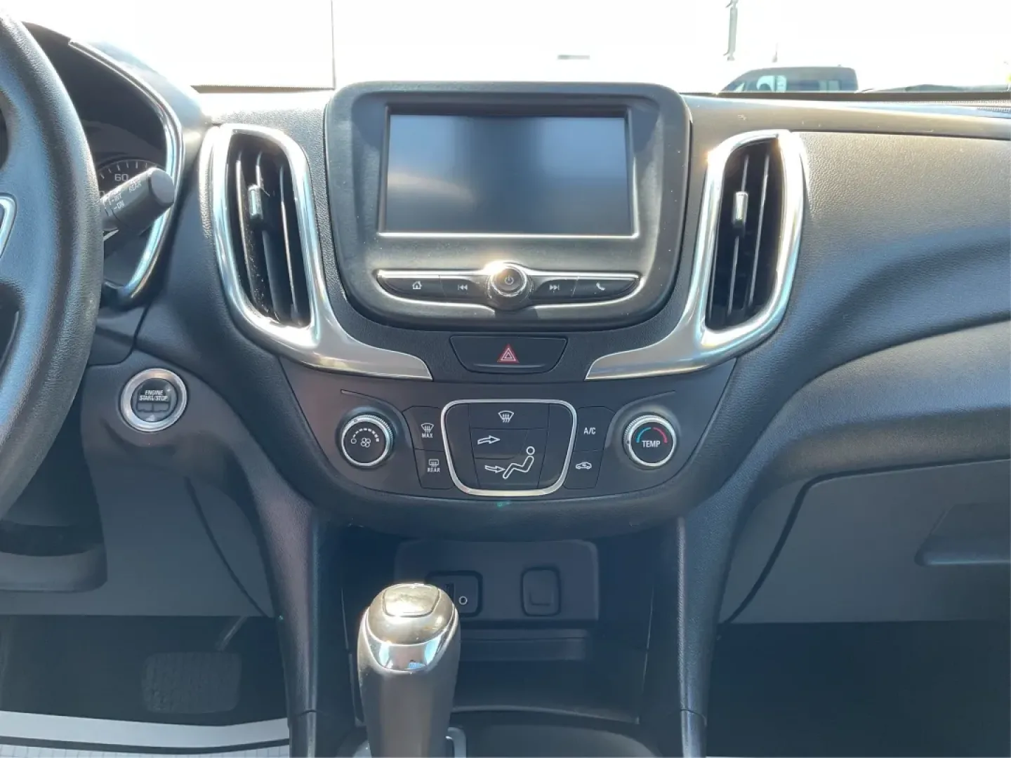 2018 Chevrolet Equinox LT (2GNAXSEV7J6) with an 1.5L I-4 gasoline direct injection engine, located at 1099 N County Rd 25A, Troy, OH, 45373, (937) 908-9800, 40.057079, -84.212883 - Are you searching for a versatile vehicle that effortlessly combines style, comfort, and practicality? Look no further! At Advantage Car and Credit - Troy, located at 1099 N County Rd 25A, Troy, OH 45373, we are excited to present a fantastic opportunity to own a 2018 Chevrolet Equinox LT, perfect f - Photo#13