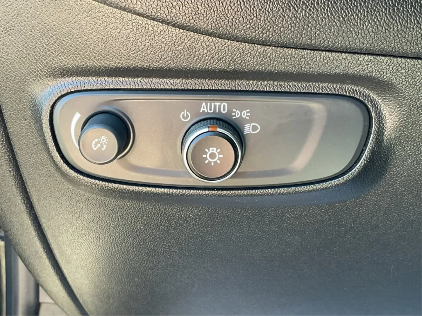 2018 Chevrolet Equinox LT (2GNAXSEV7J6) with an 1.5L I-4 gasoline direct injection engine, located at 1099 N County Rd 25A, Troy, OH, 45373, (937) 908-9800, 40.057079, -84.212883 - Are you searching for a versatile vehicle that effortlessly combines style, comfort, and practicality? Look no further! At Advantage Car and Credit - Troy, located at 1099 N County Rd 25A, Troy, OH 45373, we are excited to present a fantastic opportunity to own a 2018 Chevrolet Equinox LT, perfect f - Photo#17