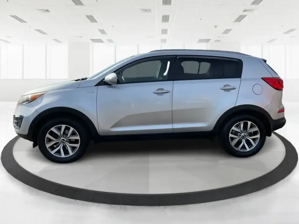 2015 Kia Sportage LX (KNDPBCAC2F7) with an 2.4L V6 DOHC 24V engine, 6-Speed Automatic transmission, located at 1099 N County Rd 25A, Troy, OH, 45373, (937) 908-9800, 40.057079, -84.212883 - Are you ready to elevate your driving experience and embark on unforgettable adventures? Look no further than this 2015 Kia Sportage LX, perfect for those who crave a reliable crossover that blends style with versatility. Whether you're commuting to work, shuttling the kids to school, or planning a - Photo#5