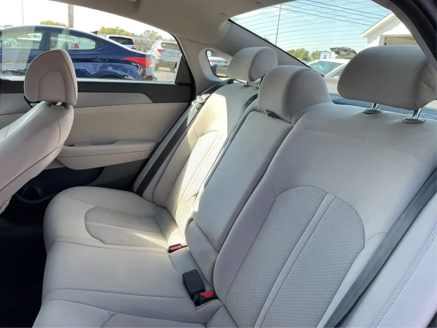 2017 Hyundai Sonata SE (5NPE24AFXHH) with an 2.4L I-4 gasoline direct injection engine, located at 4508 South Dixie Dr, Moraine, OH, 45439, (937) 908-9800, 39.689976, -84.218452 - If you're looking for a reliable and stylish sedan that's perfect for daily commutes or weekend getaways, the 2017 Hyundai Sonata SE is an outstanding choice! This well-maintained vehicle, available at Advantage Car and Credit in Moraine, OH, is designed to meet the needs of budget-conscious buyers, - Photo#10